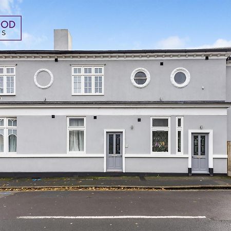 1 Bed 1 Bath Town Center Apartments For Corporates & Contractors, Wifi, Netflix And Parking On Selected Units By Redwood Stays Aldershot Zewnętrze zdjęcie