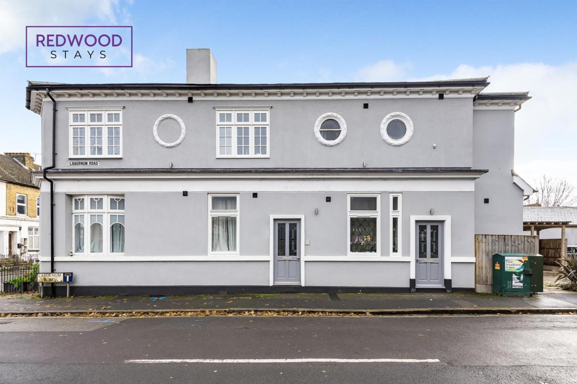 1 Bed 1 Bath Town Center Apartments For Corporates & Contractors, Wifi, Netflix And Parking On Selected Units By Redwood Stays Aldershot Zewnętrze zdjęcie