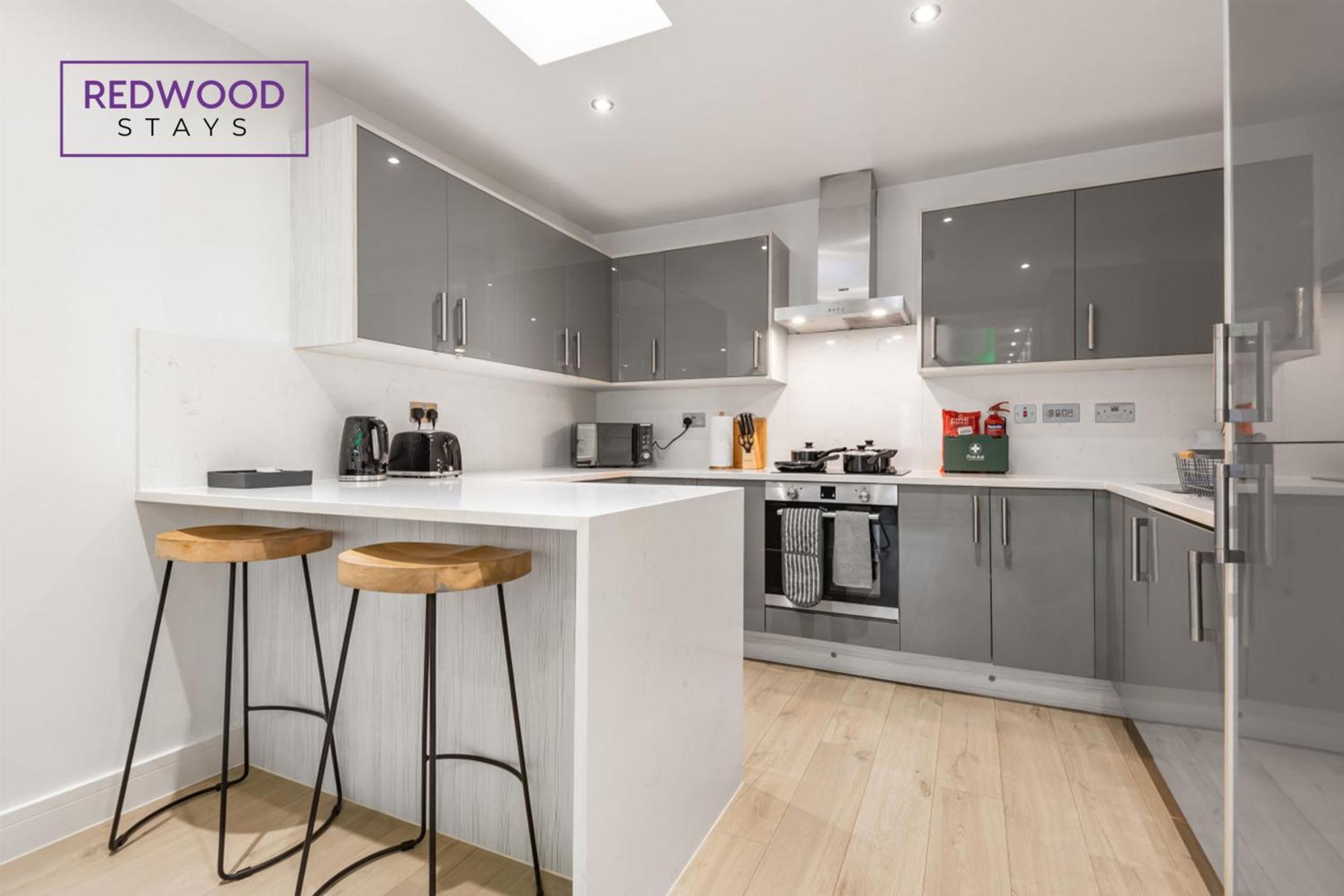 1 Bed 1 Bath Town Center Apartments For Corporates & Contractors, Wifi, Netflix And Parking On Selected Units By Redwood Stays Aldershot Zewnętrze zdjęcie