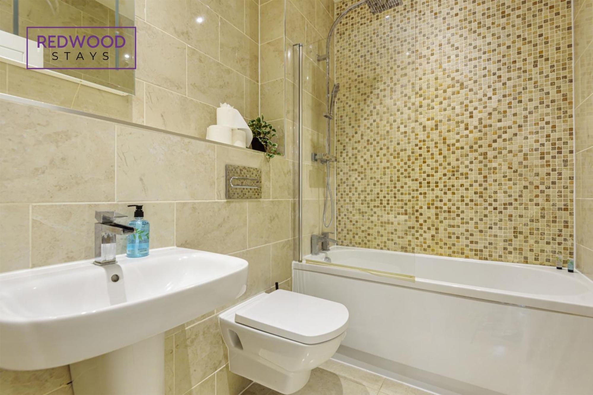1 Bed 1 Bath Town Center Apartments For Corporates & Contractors, Wifi, Netflix And Parking On Selected Units By Redwood Stays Aldershot Zewnętrze zdjęcie
