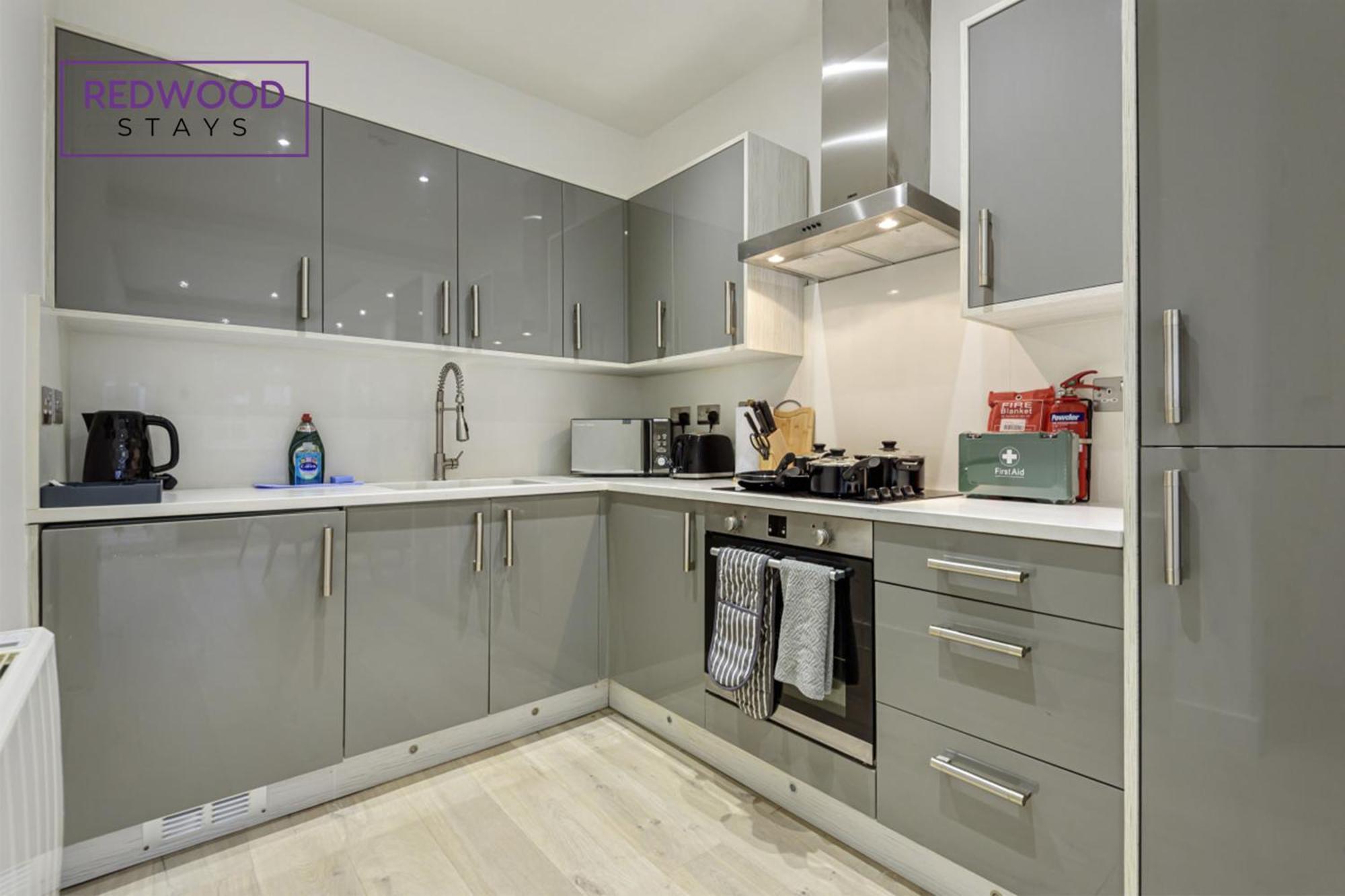 1 Bed 1 Bath Town Center Apartments For Corporates & Contractors, Wifi, Netflix And Parking On Selected Units By Redwood Stays Aldershot Zewnętrze zdjęcie