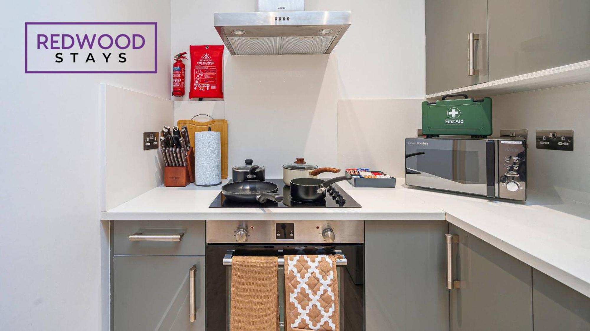 1 Bed 1 Bath Town Center Apartments For Corporates & Contractors, Wifi, Netflix And Parking On Selected Units By Redwood Stays Aldershot Zewnętrze zdjęcie