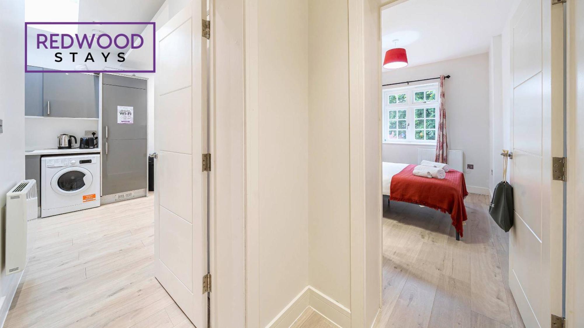 1 Bed 1 Bath Town Center Apartments For Corporates & Contractors, Wifi, Netflix And Parking On Selected Units By Redwood Stays Aldershot Zewnętrze zdjęcie