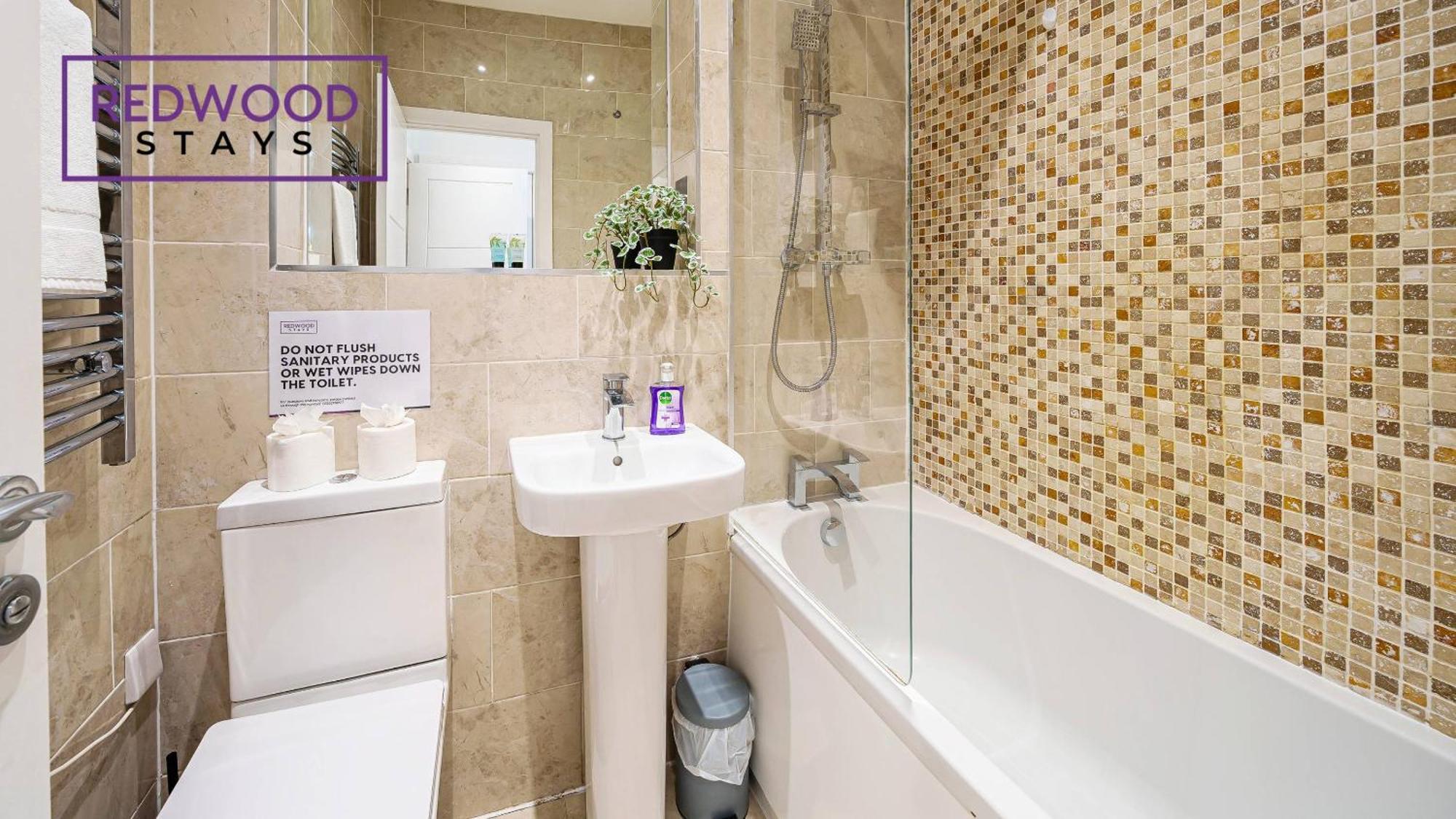 1 Bed 1 Bath Town Center Apartments For Corporates & Contractors, Wifi, Netflix And Parking On Selected Units By Redwood Stays Aldershot Zewnętrze zdjęcie